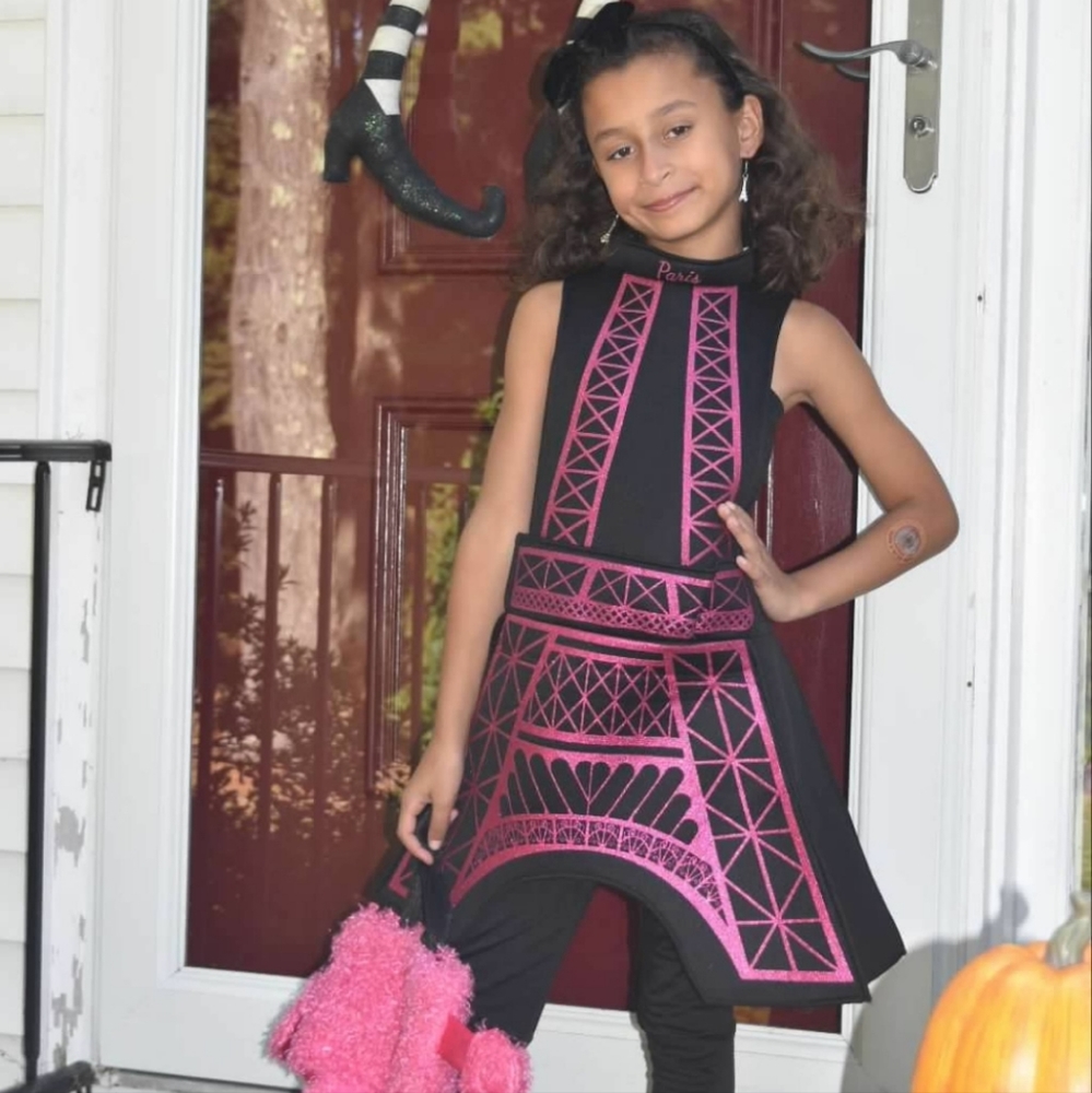 Chasing fireflies Eifel tower